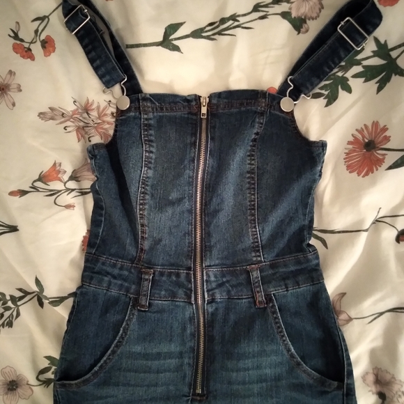 Charlotte Russe Denim - Denim Zip Up Overalls